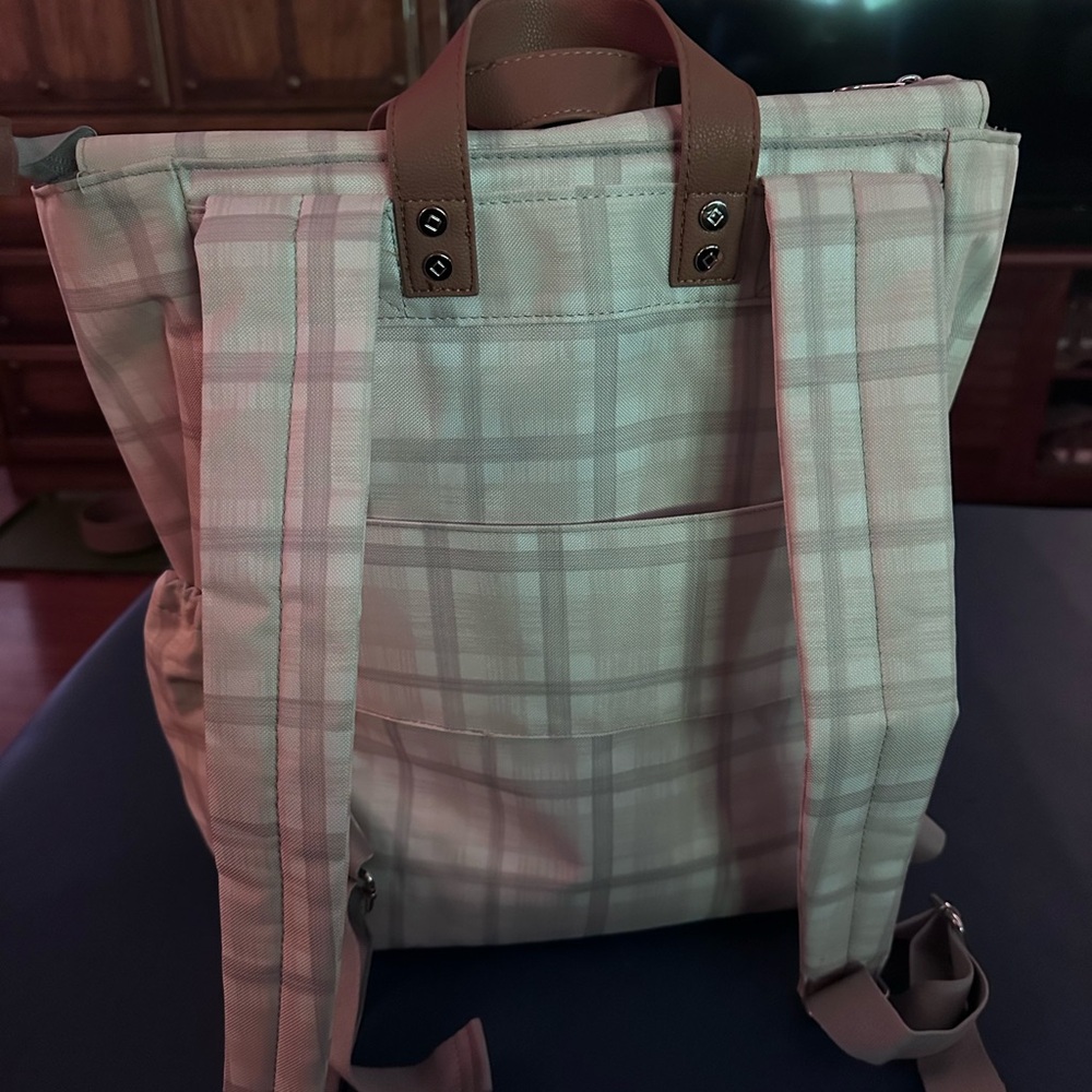 Thirty-one Journey Backpack.  New in soft plaid - Picture 2 of 3